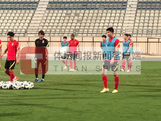 博鱼体育-国足再次重点演练定位球 朱辰杰或无缘中越战